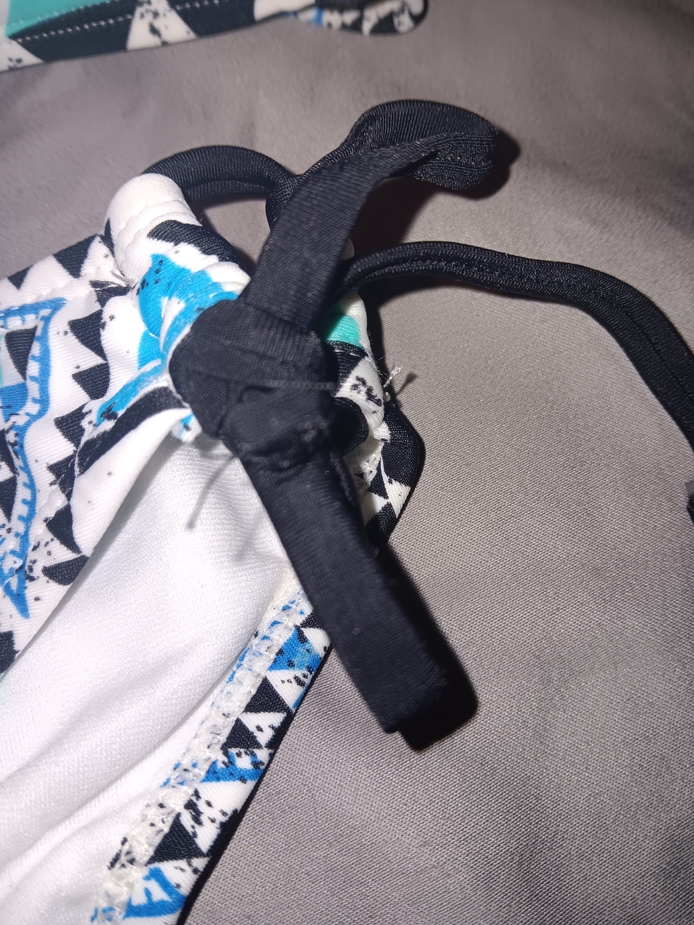 Geometric Print Two-Piece Bikini Set in Turquoise & Black - Picture 2 of 4
